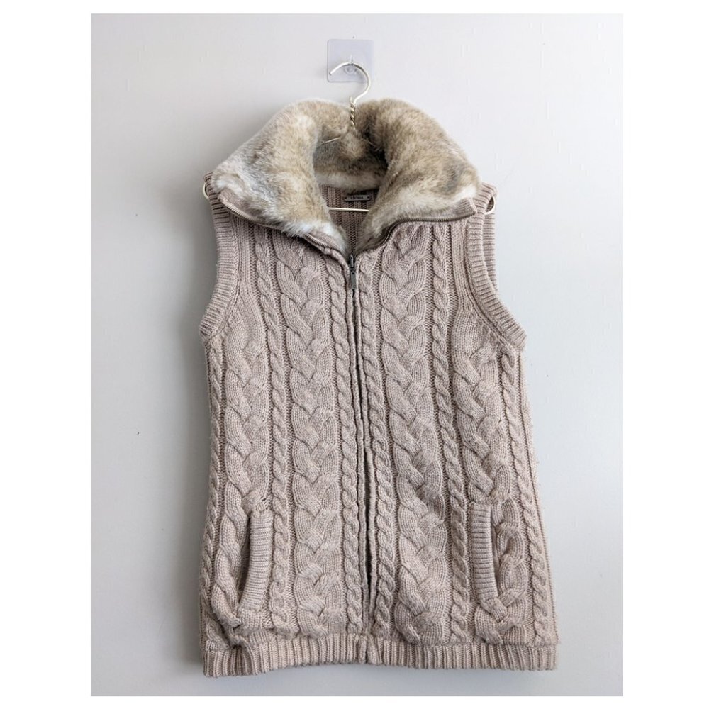 Eivissa Faux Fur Trim cable knit ribbed REVERSIBLE vest